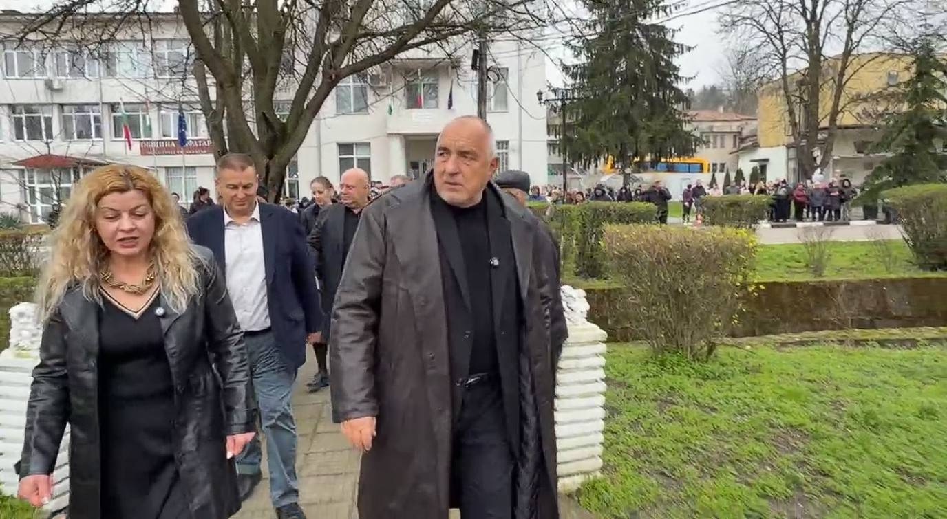 Борисов и кметицата на Алфатар Янка Господинова